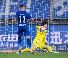 极速电竞官网-7月最佳门将牟鹏飞：丢球数迅速下降是靠团队努力