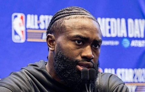 极速电竞app-硬气！布朗怒轰联盟明星哨：有人被特殊照顾，罚3.5万也敢说